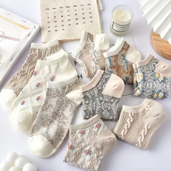 9 pairs of floral print socks - Picture 4 of 4